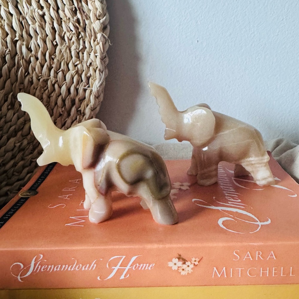 Vintage Onyx Elephant Figurines – Hand Carved & Polished Stone Decor